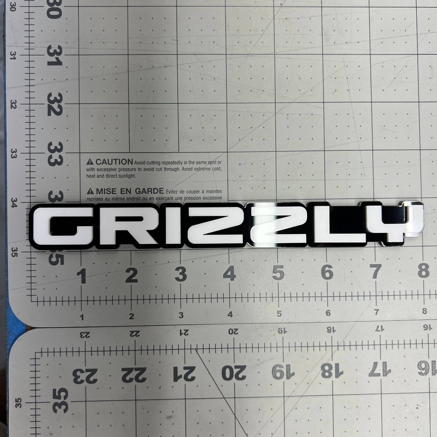 1pc GRIZZLY Multicolor 3D Acrylic Emblem – Aggressive Car & Truck Exterior Badge