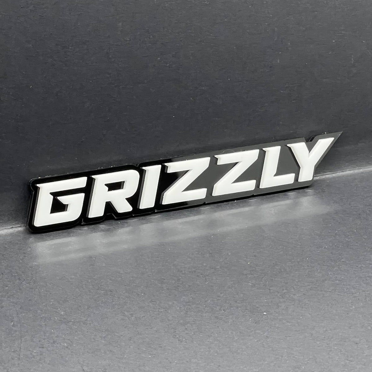 1PCS GRIZZLY Emblem – Custom 3D Multicolor Acrylic Car, Truck & SUV Badge