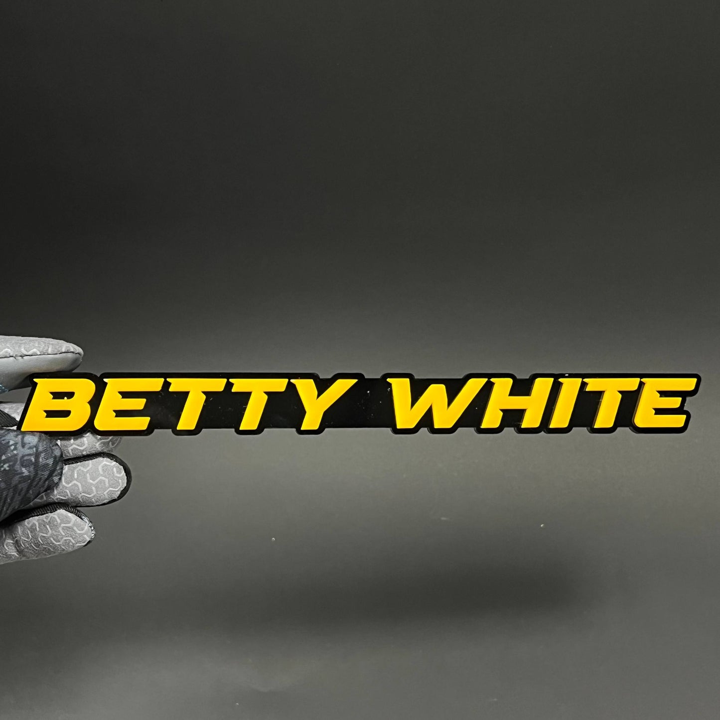 1PC Betty White 3D Acrylic Badge - Car Truck Emblem Fender Sticker