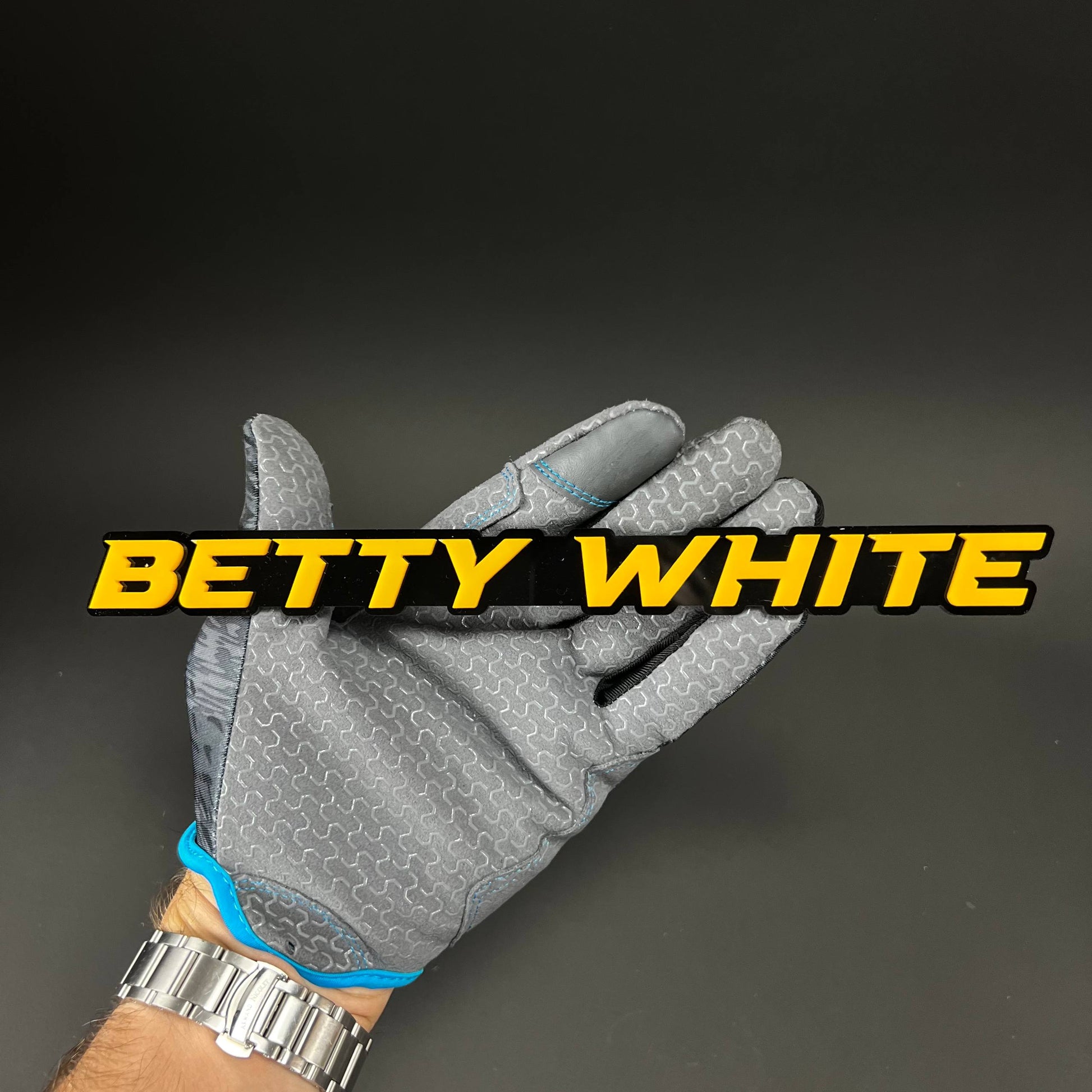 1PC Betty White 3D Acrylic Badge - Car Truck Emblem Fender Sticker