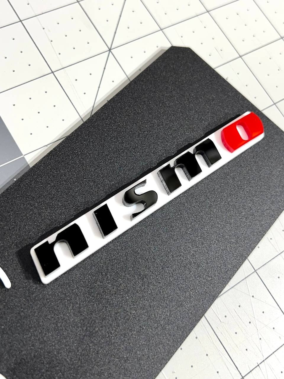 2pcs NISMO Emblem Car Side Fender Grill Trunk Badge Sticker Decal