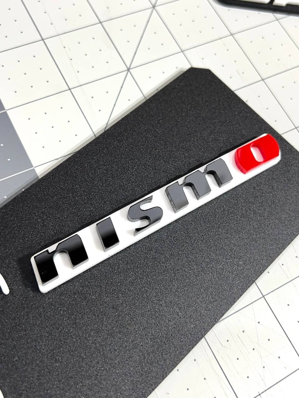 2pcs NISMO Emblem Car Side Fender Grill Trunk Badge Sticker Decal