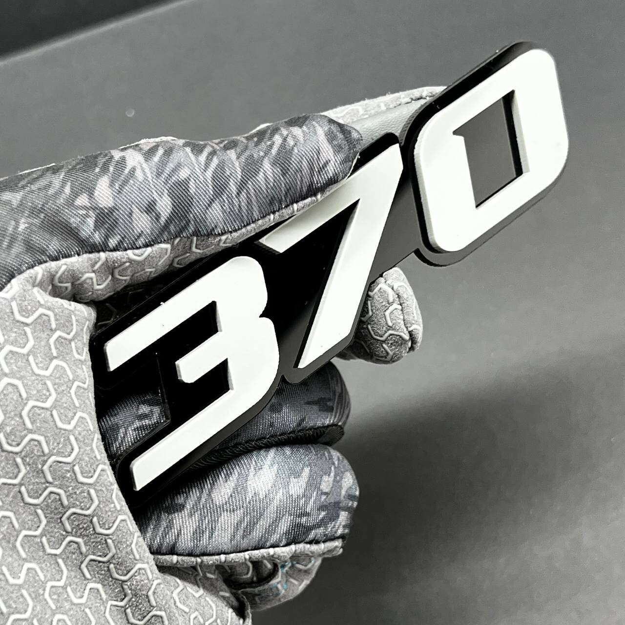 2x White black 370 Hemi Emblems 370 Side Fender Badge 3D for 370 Emblem