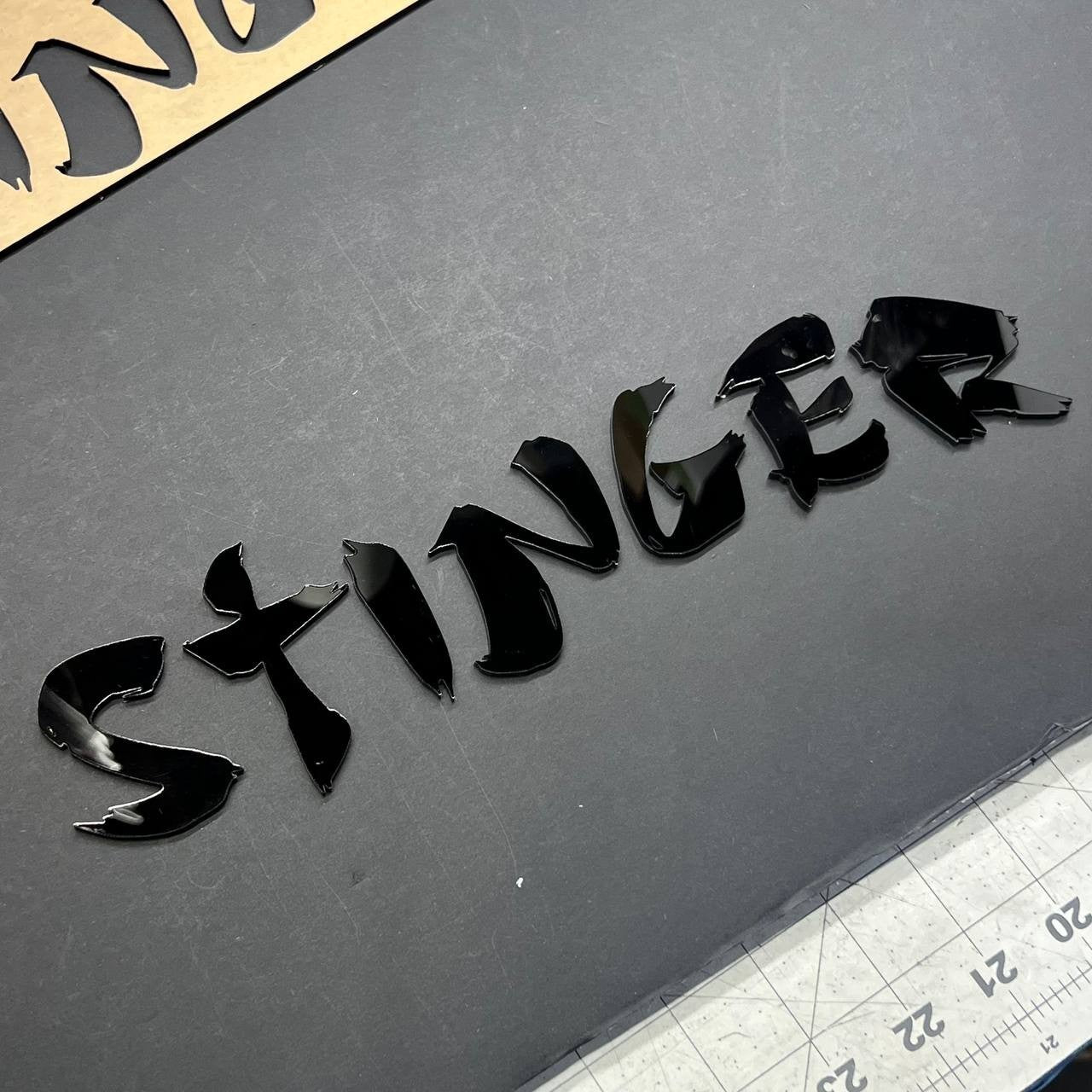1pcs KIA STINGER Black 3D Emblem Badge – Acrylic Car Fender & Trunk Decal