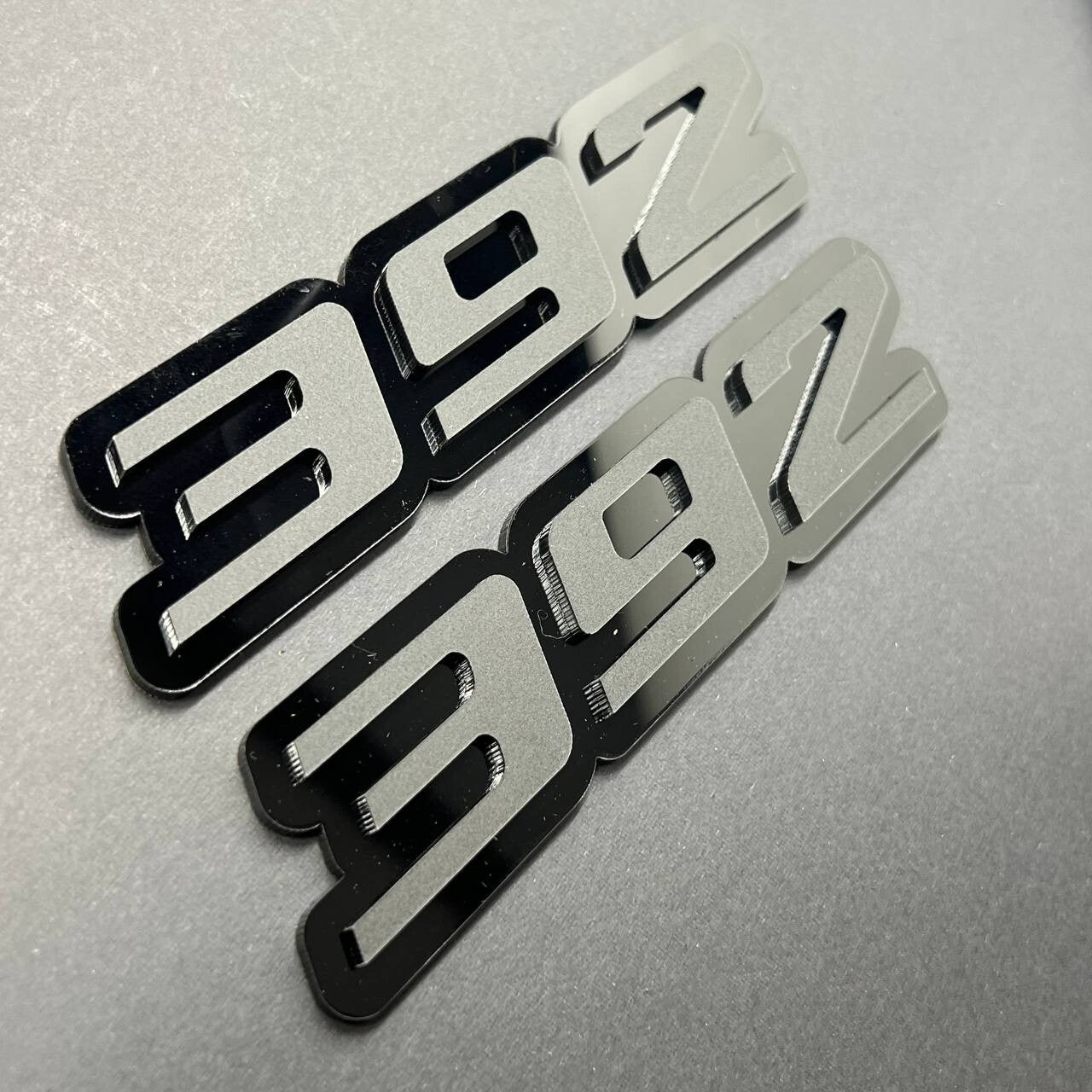 2x Mate Black 392 Hemi Emblems 392 Side Fender Badge 3D for 392 Emblem