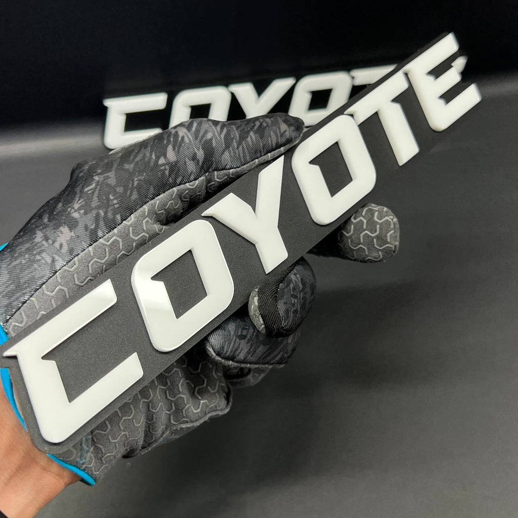 1pcs COYOTE Emblem Badges White Fender Angry Aggressive Racing Fender Emblem