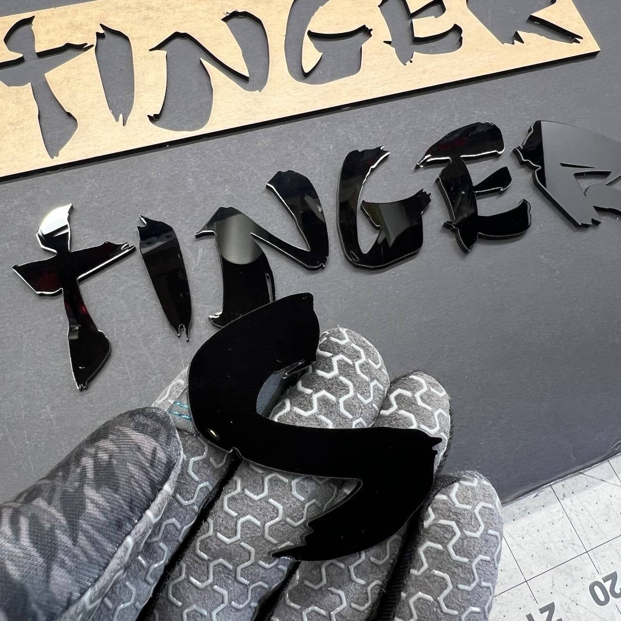 1pcs KIA STINGER Black 3D Emblem Badge – Acrylic Car Fender & Trunk Decal
