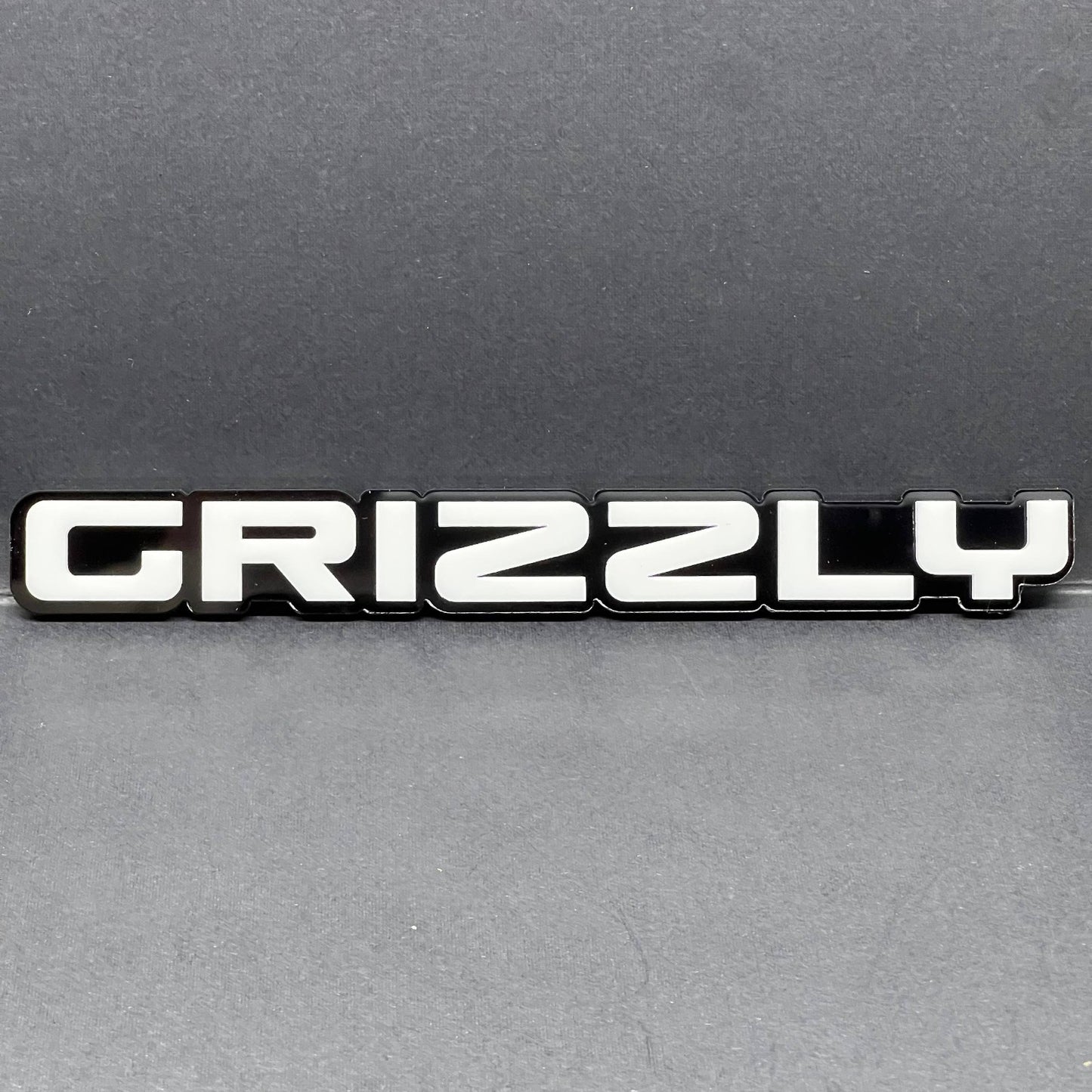 1pc GRIZZLY Multicolor 3D Acrylic Emblem – Aggressive Car & Truck Exterior Badge