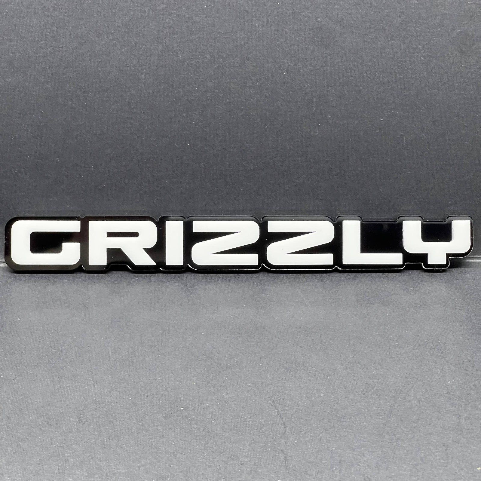 1pc GRIZZLY Multicolor 3D Acrylic Emblem – Aggressive Car & Truck Exterior Badge