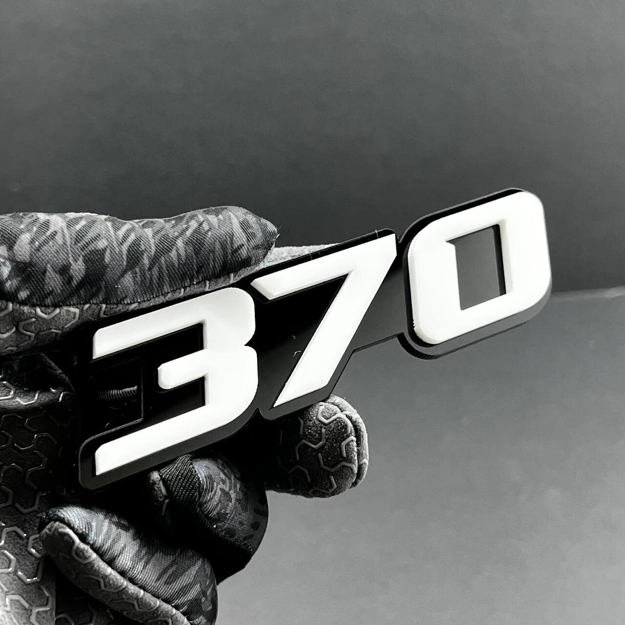 2x White black 370 Hemi Emblems 370 Side Fender Badge 3D for 370 Emblem