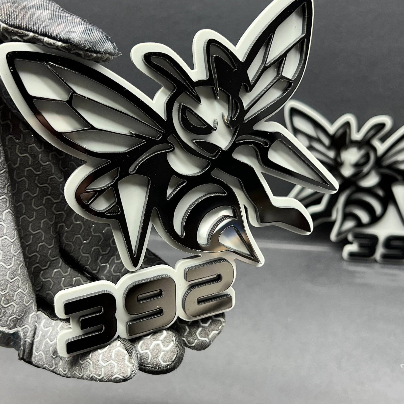2PCS 392 Hornet Badges – Aggressive Bee 3D Acrylic Car & Truck Fender Emblems
