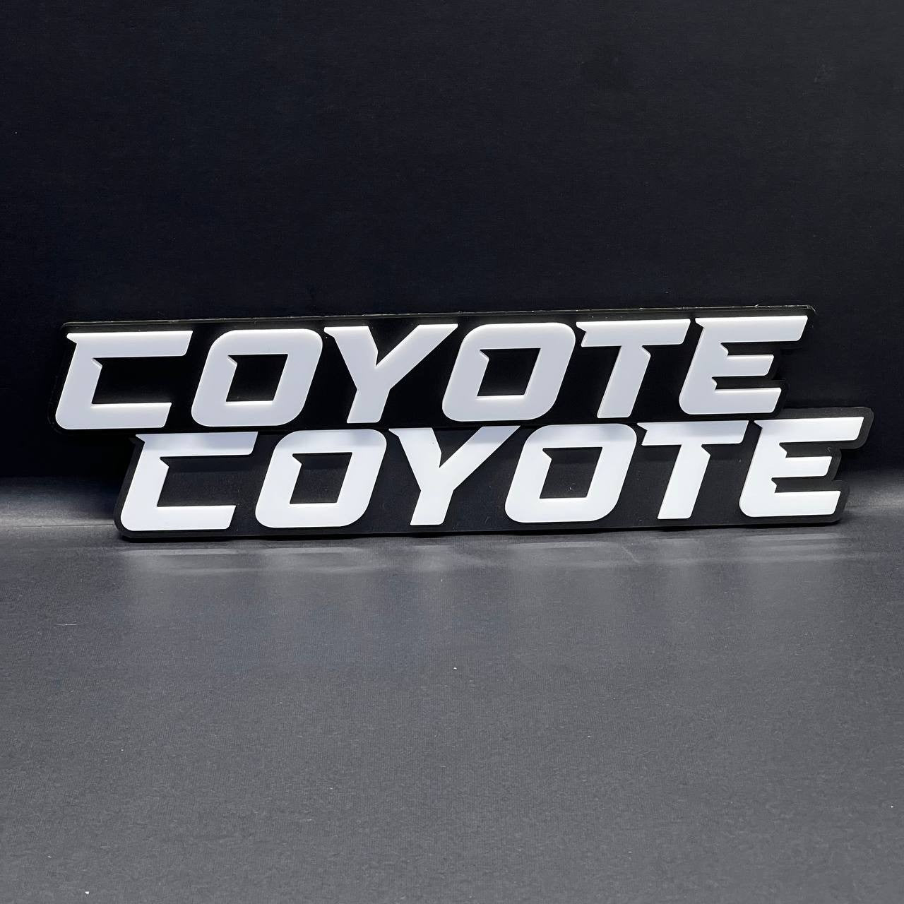 1pcs COYOTE Emblem Badges White Fender Angry Aggressive Racing Fender Emblem