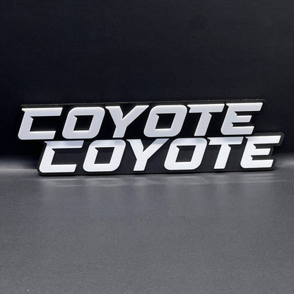 1pcs COYOTE Emblem Badges White Fender Angry Aggressive Racing Fender Emblem