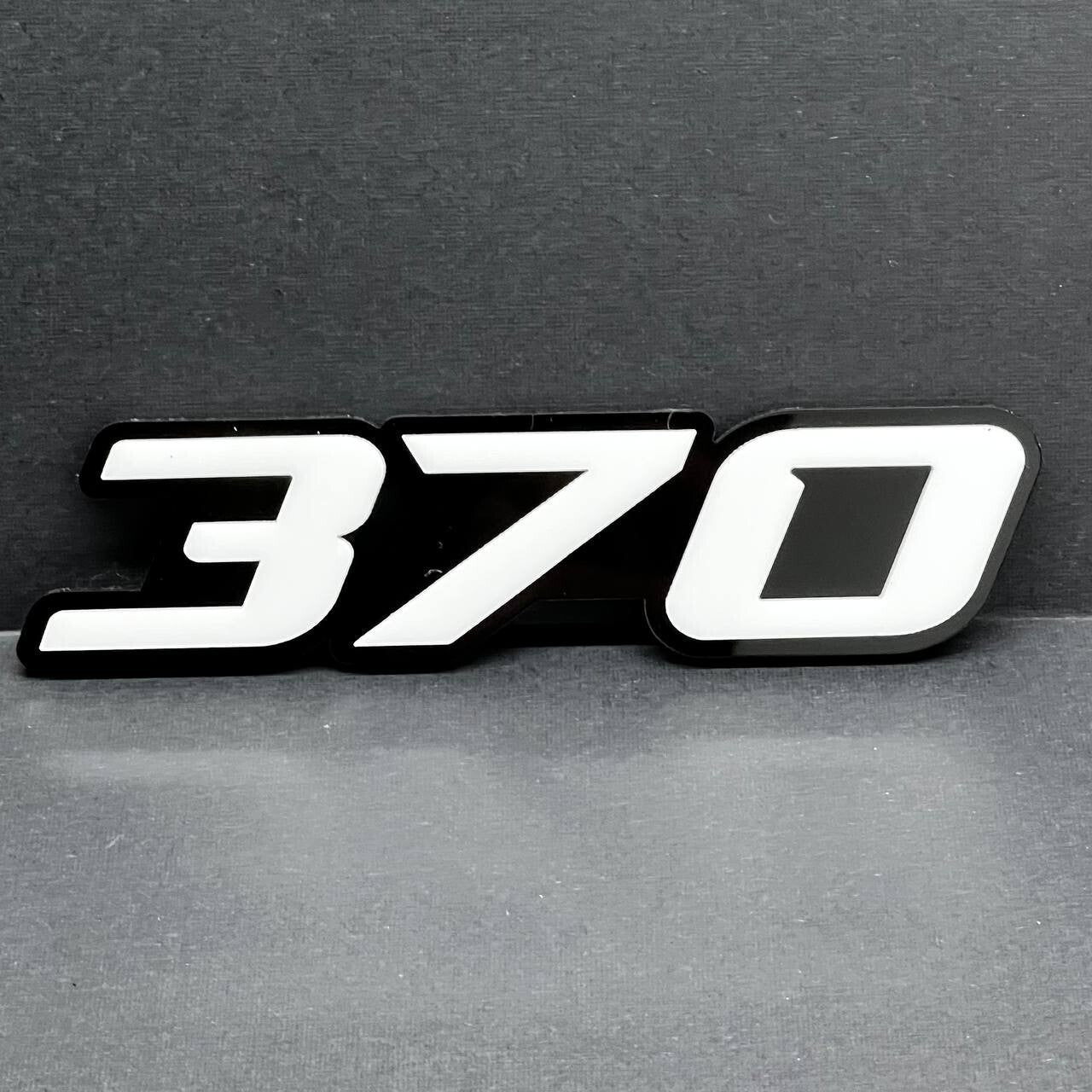 2x White black 370 Hemi Emblems 370 Side Fender Badge 3D for 370 Emblem
