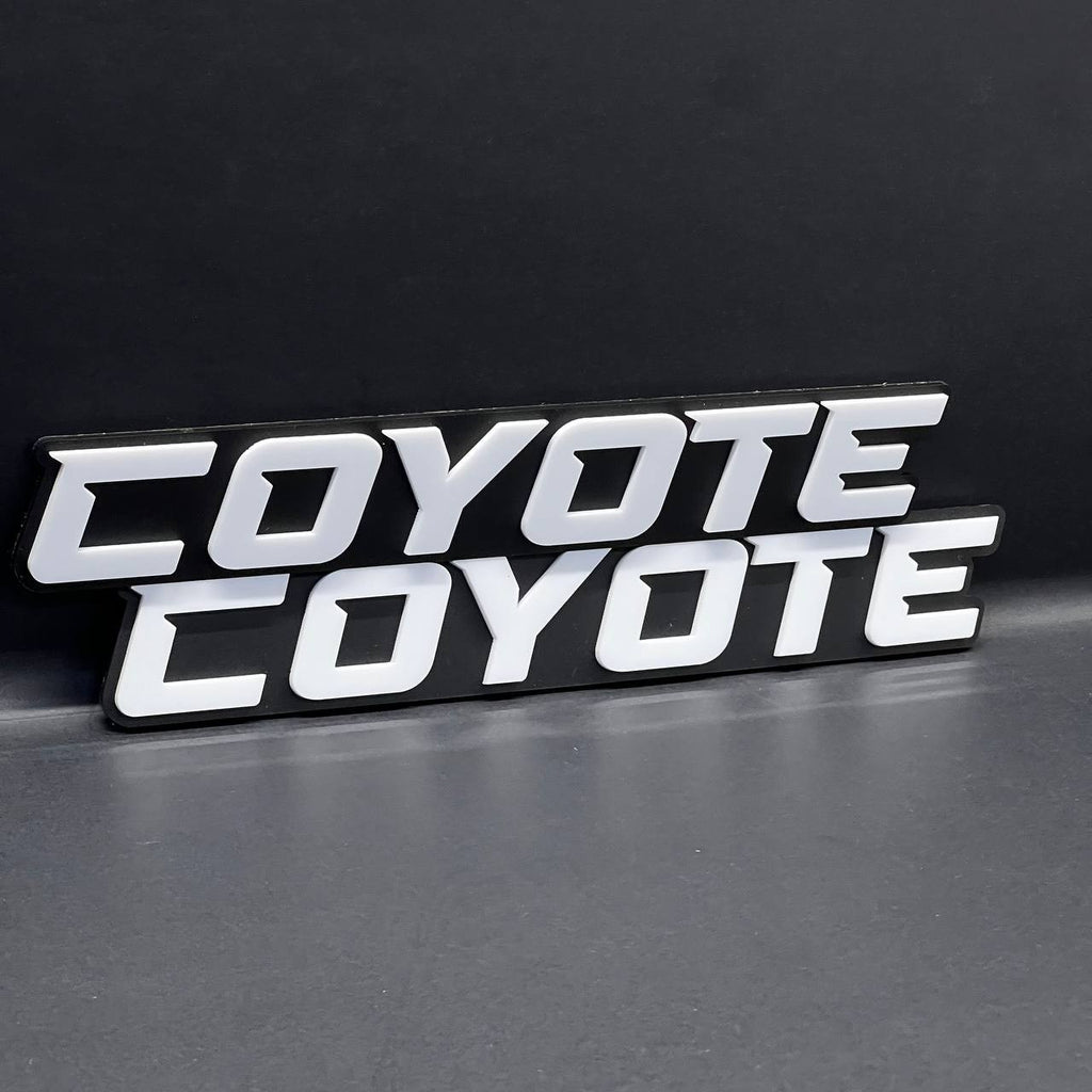 1pcs COYOTE Emblem Badges White Fender Angry Aggressive Racing Fender Emblem