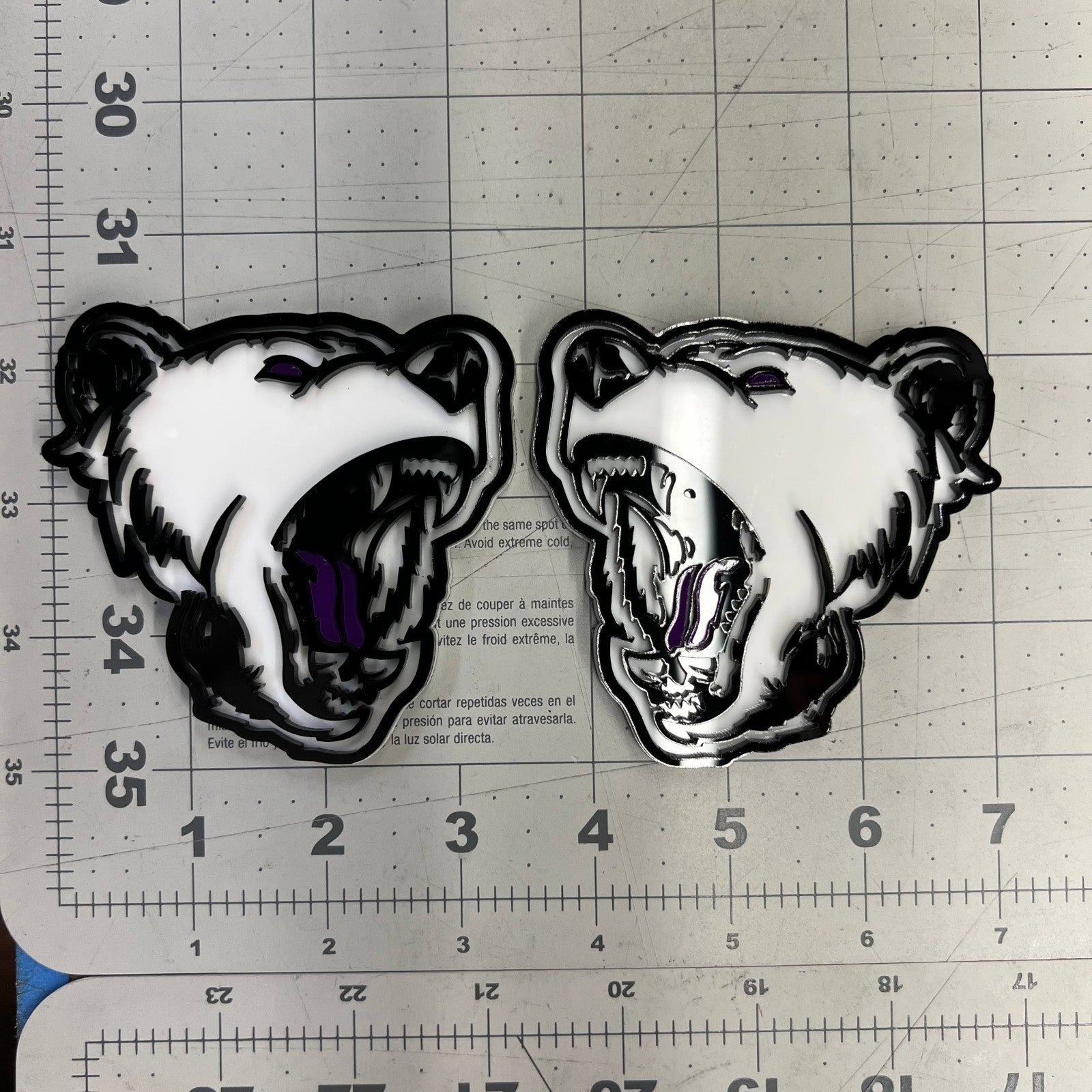 2PCS Angry Bear Emblems – Aggressive 3D Acrylic Car & Truck Fender Badges