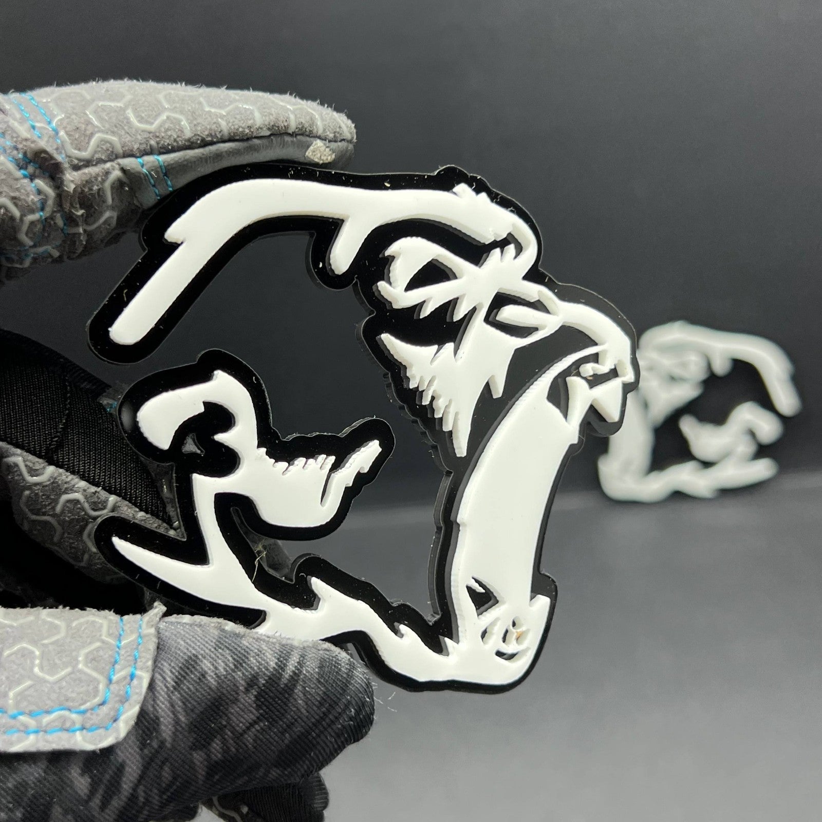 2PCS Gorilla Emblem Badges – Aggressive 3D Acrylic Car & SUV Fender Decals