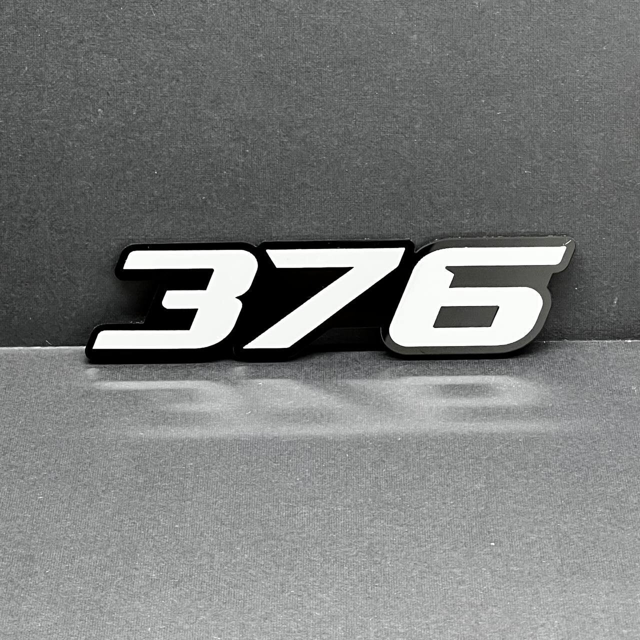 2x White black 376 Hemi Emblems 376 Side Fender Badge 3D for 376 Emblem