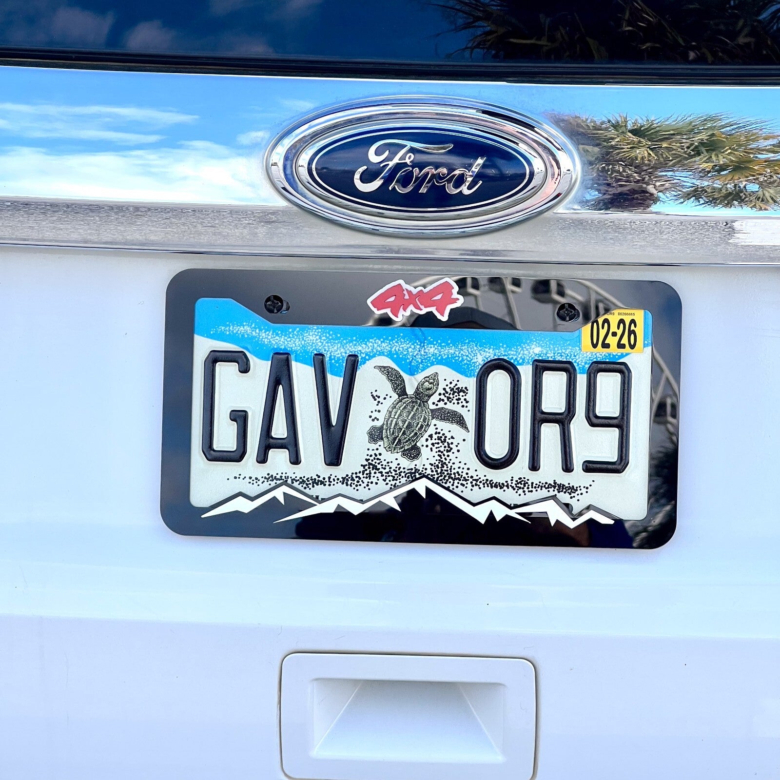 COLOR CHOICE Mountain License Plate Frame--Offroad-4x4