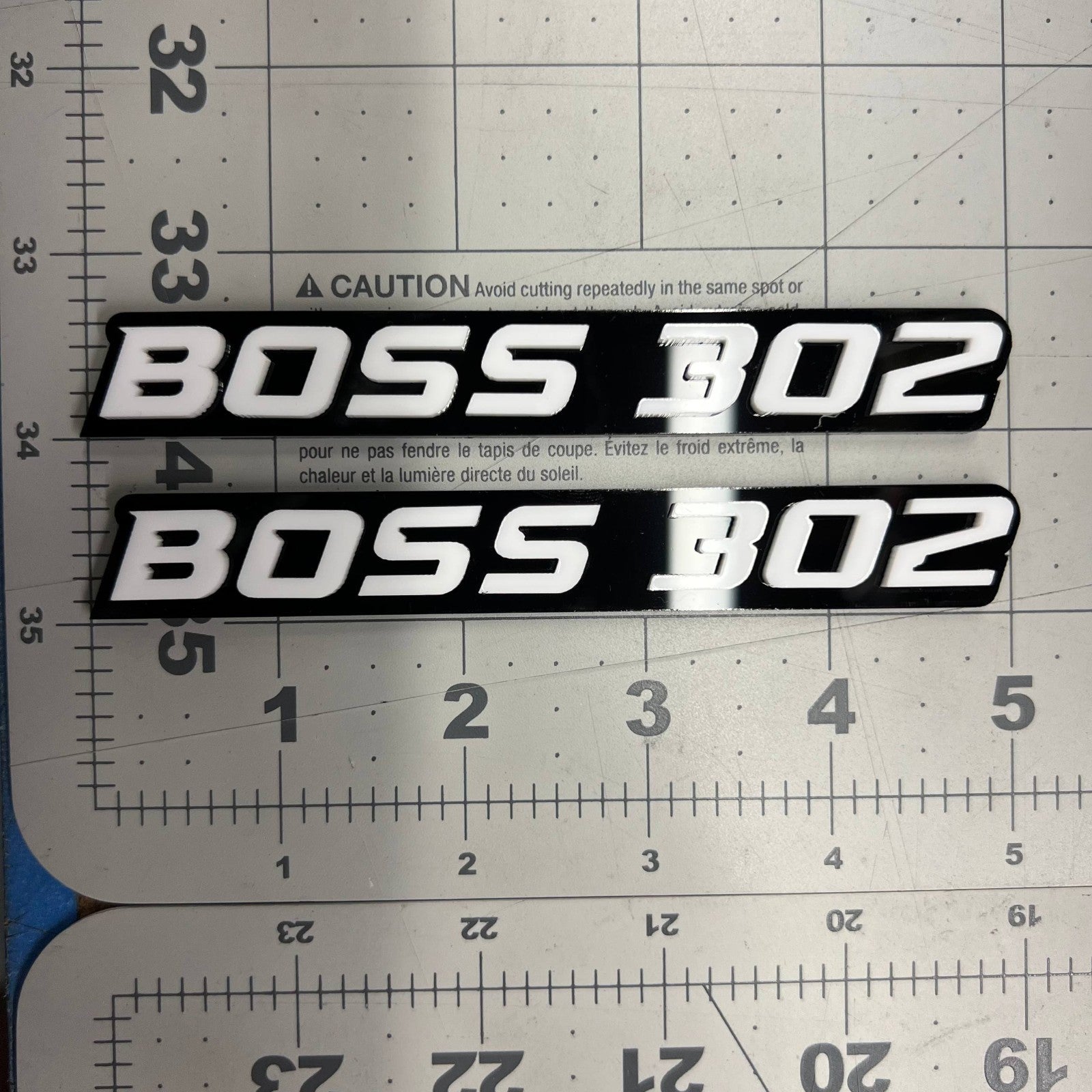 2PCS BOSS 302 Emblems – Custom 3D Multicolor Fender & Trunk Badges