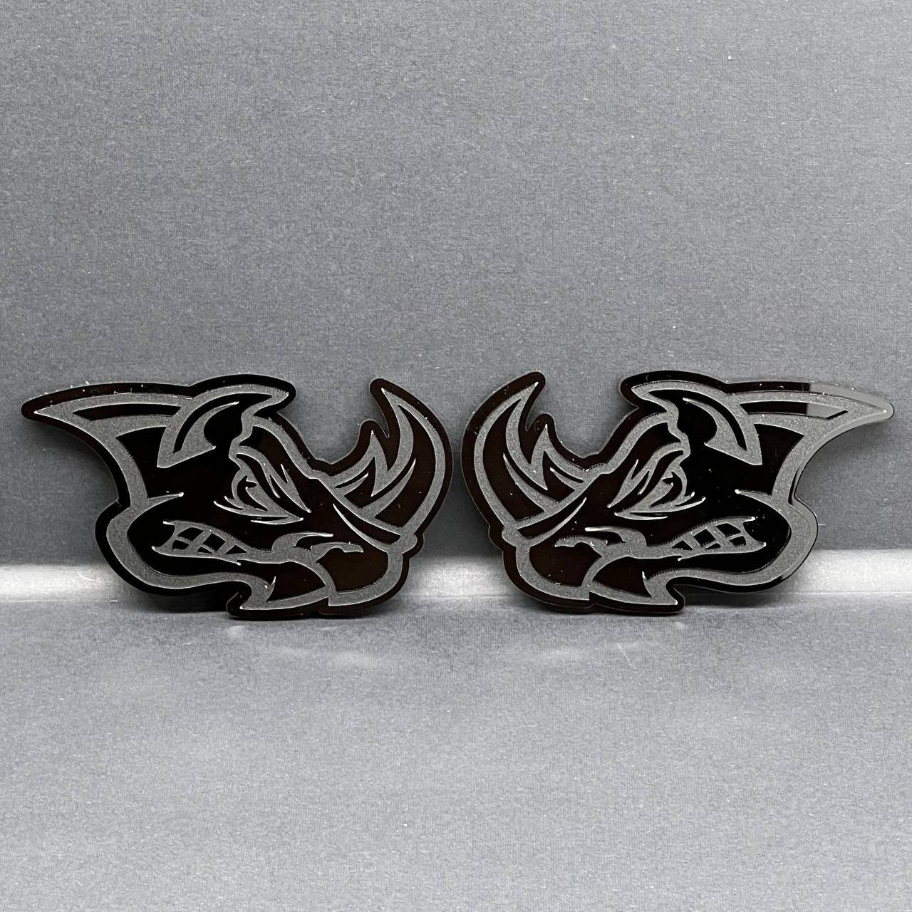2pcs Rhino Badges Emblem Black Mate Black BADGES Fender Angry Agressive Raging