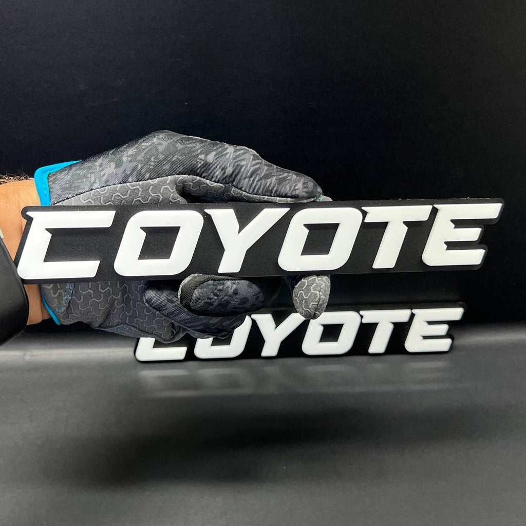 1pcs COYOTE Emblem Badges White Fender Angry Aggressive Racing Fender Emblem