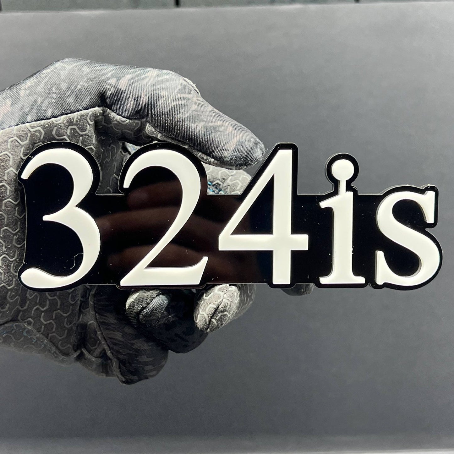1pcs 324is 3D Emblem – Custom Acrylic Fender & Tailgate Badge for BMW Cars
