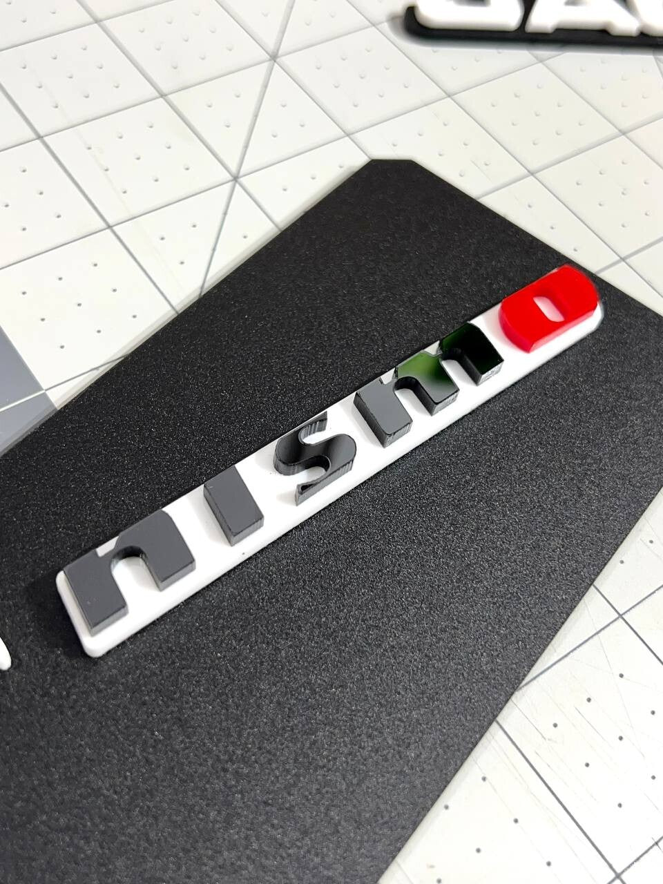 2pcs NISMO Emblem Car Side Fender Grill Trunk Badge Sticker Decal