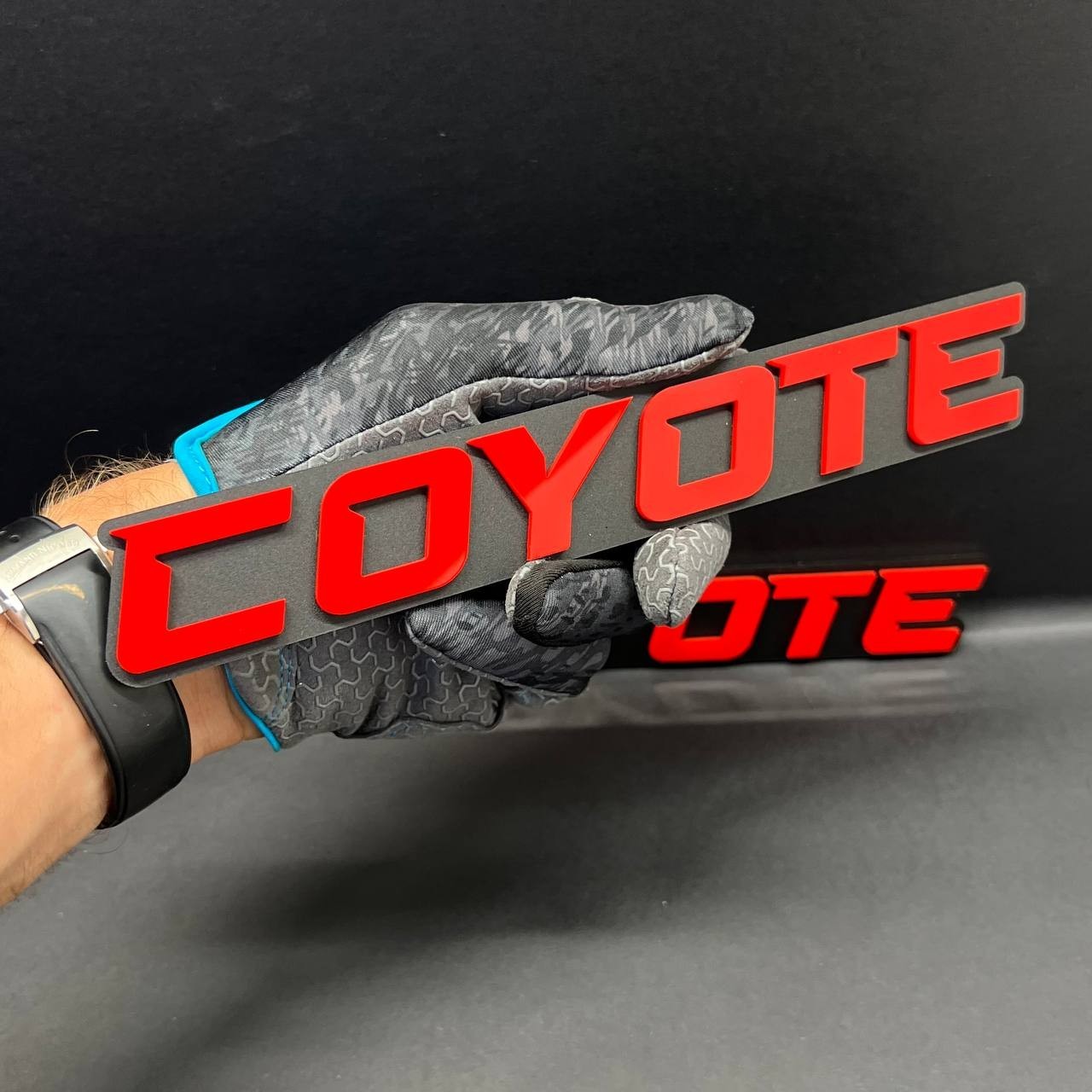 1pcs COYOTE Emblem Badges Red Black Mate Fender Angry Aggressive Fender Emblem