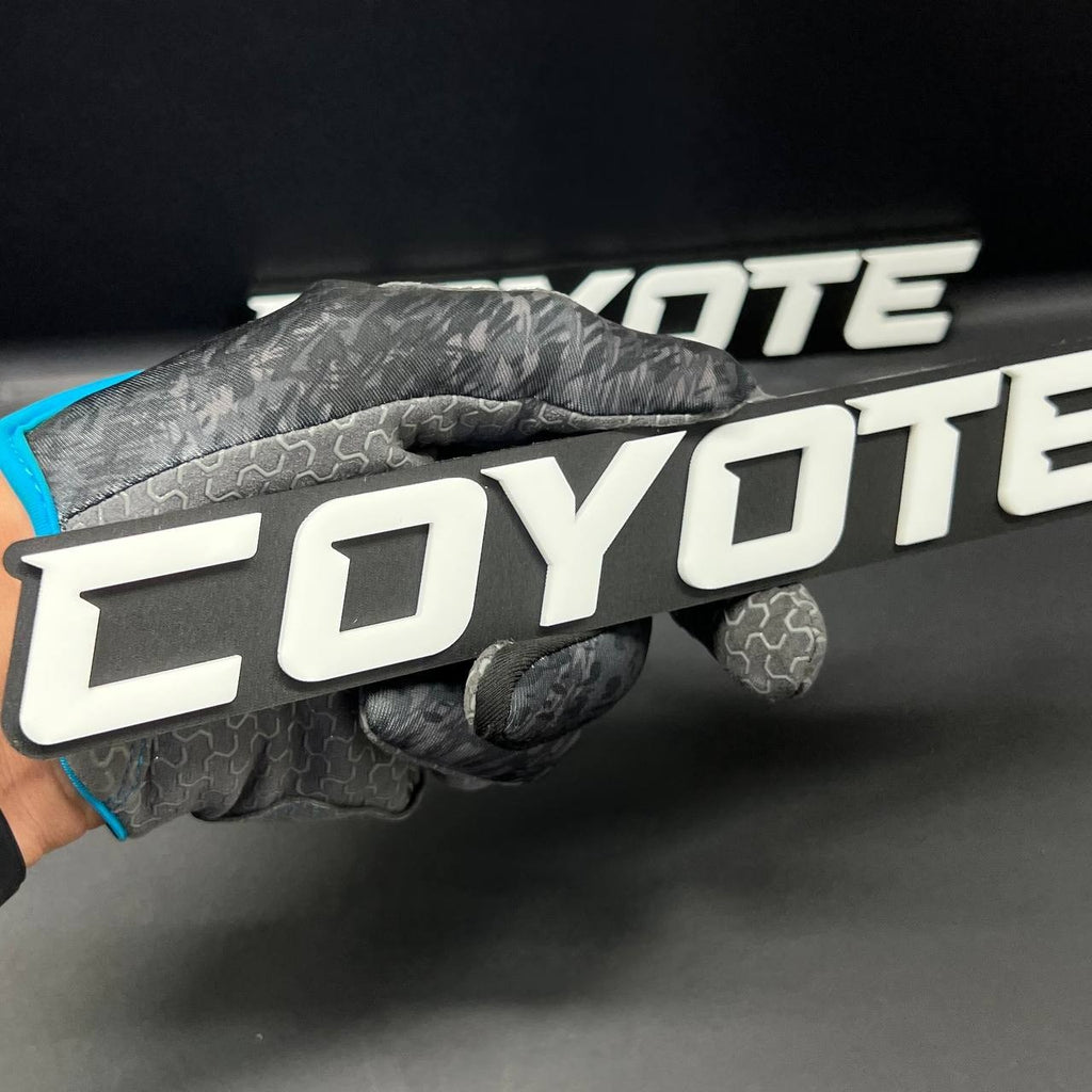 1pcs COYOTE Emblem Badges White Fender Angry Aggressive Racing Fender Emblem