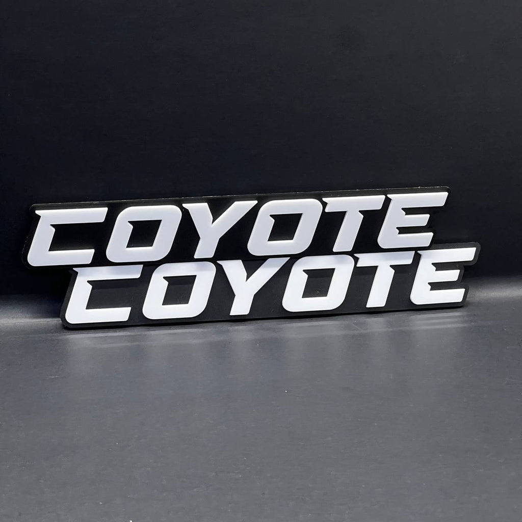 1pcs COYOTE Emblem Badges White Fender Angry Aggressive Racing Fender Emblem