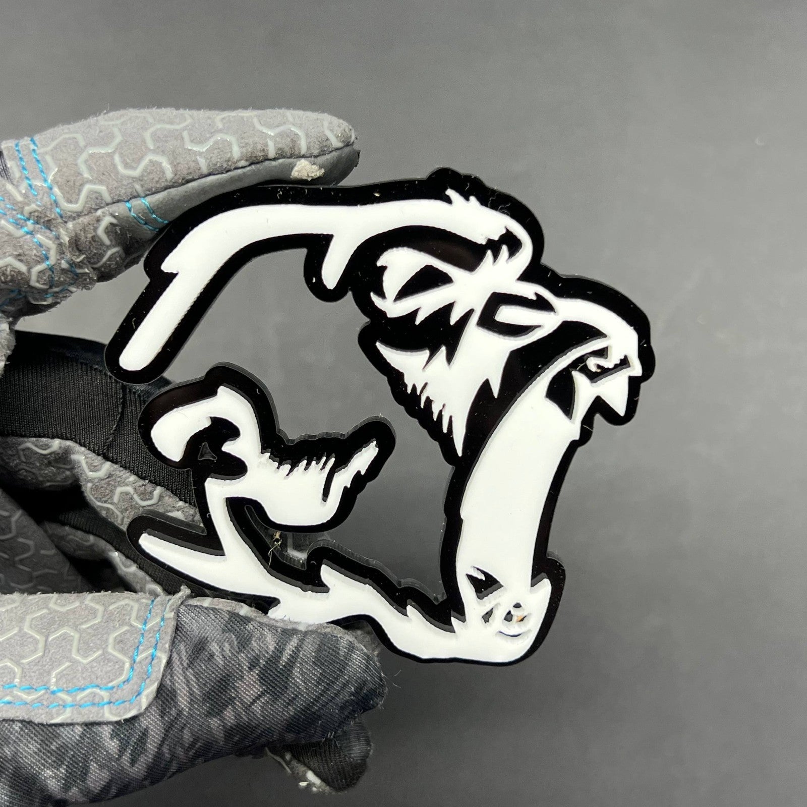 2PCS Gorilla Emblem Badges – Aggressive 3D Acrylic Car & SUV Fender Decals
