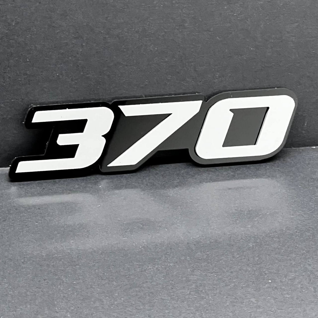 2x White black 370 Hemi Emblems 370 Side Fender Badge 3D for 370 Emblem