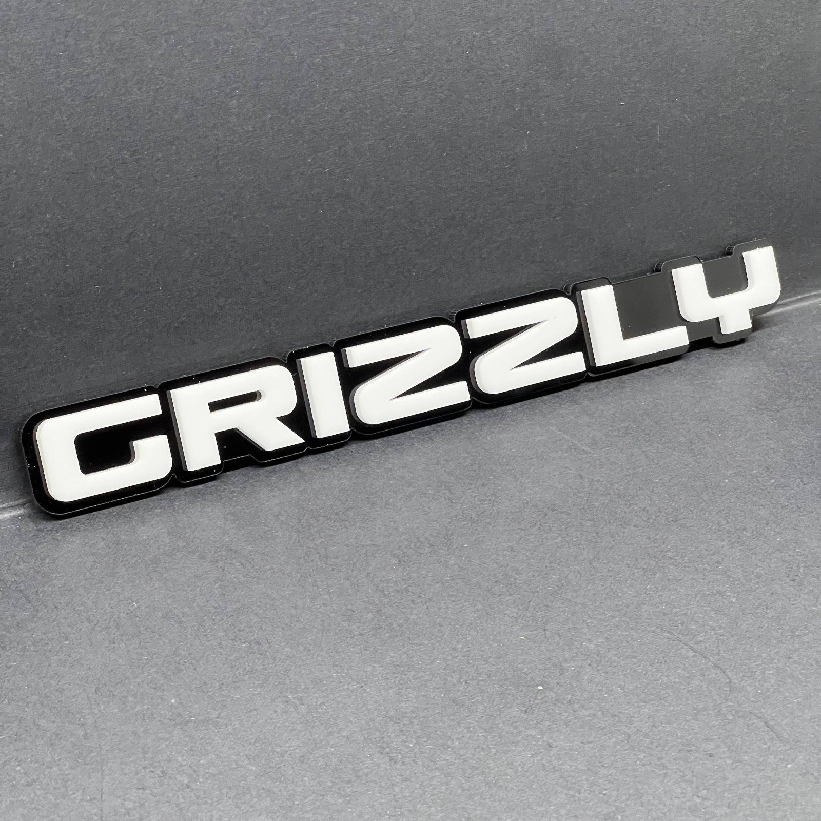 1pc GRIZZLY Multicolor 3D Acrylic Emblem – Aggressive Car & Truck Exterior Badge