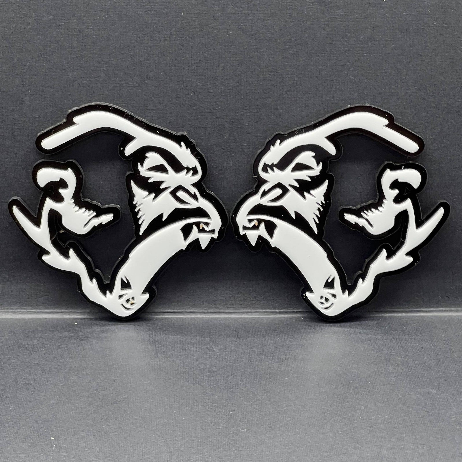 2PCS Gorilla Emblem Badges – Aggressive 3D Acrylic Car & SUV Fender Decals
