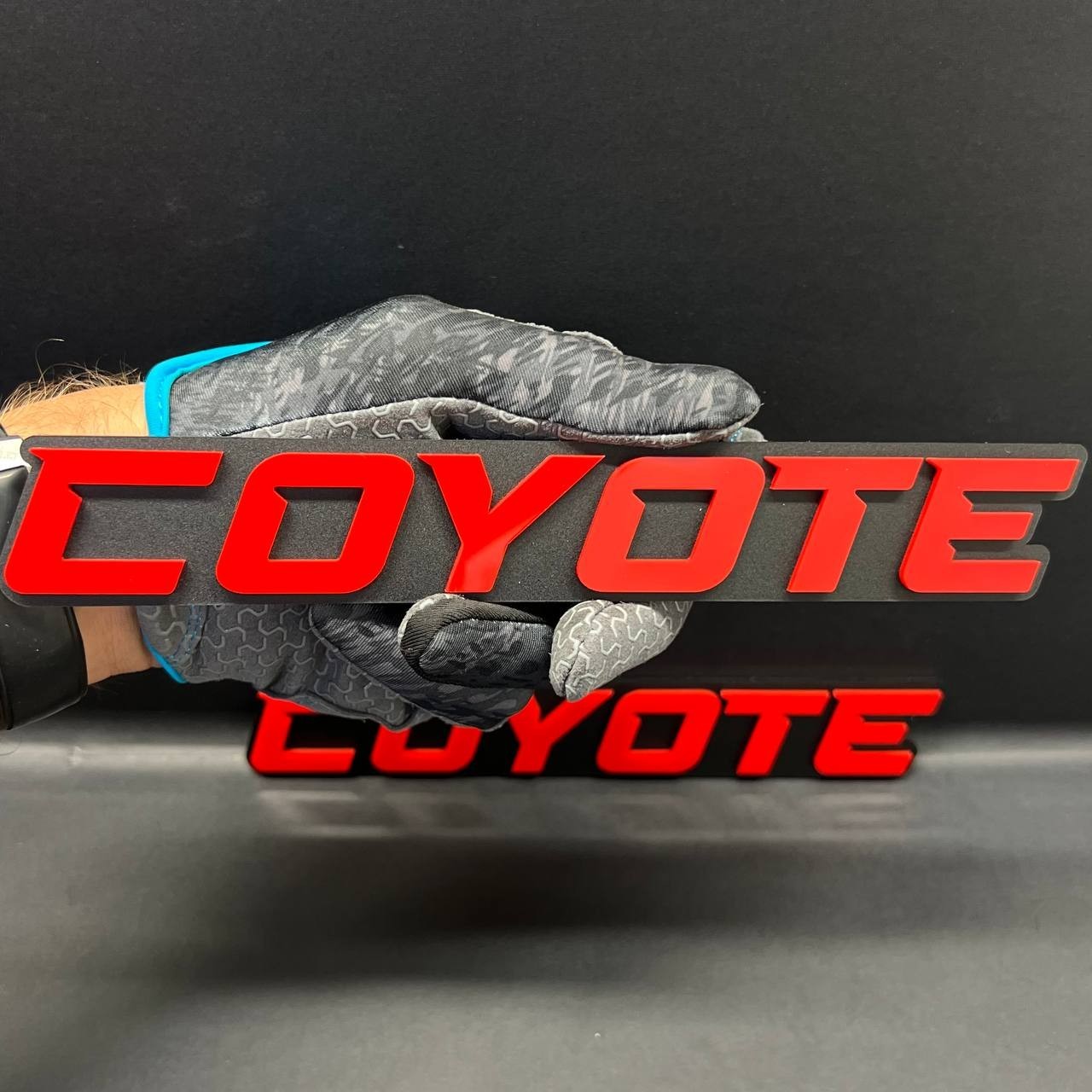 1pcs COYOTE Emblem Badges Red Black Mate Fender Angry Aggressive Fender Emblem