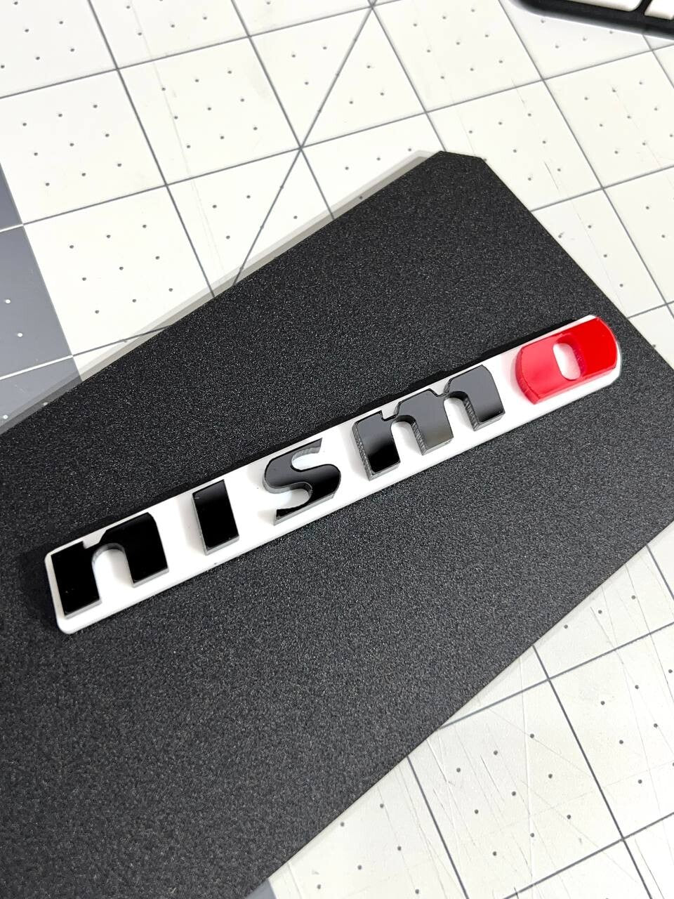 2pcs NISMO Emblem Car Side Fender Grill Trunk Badge Sticker Decal