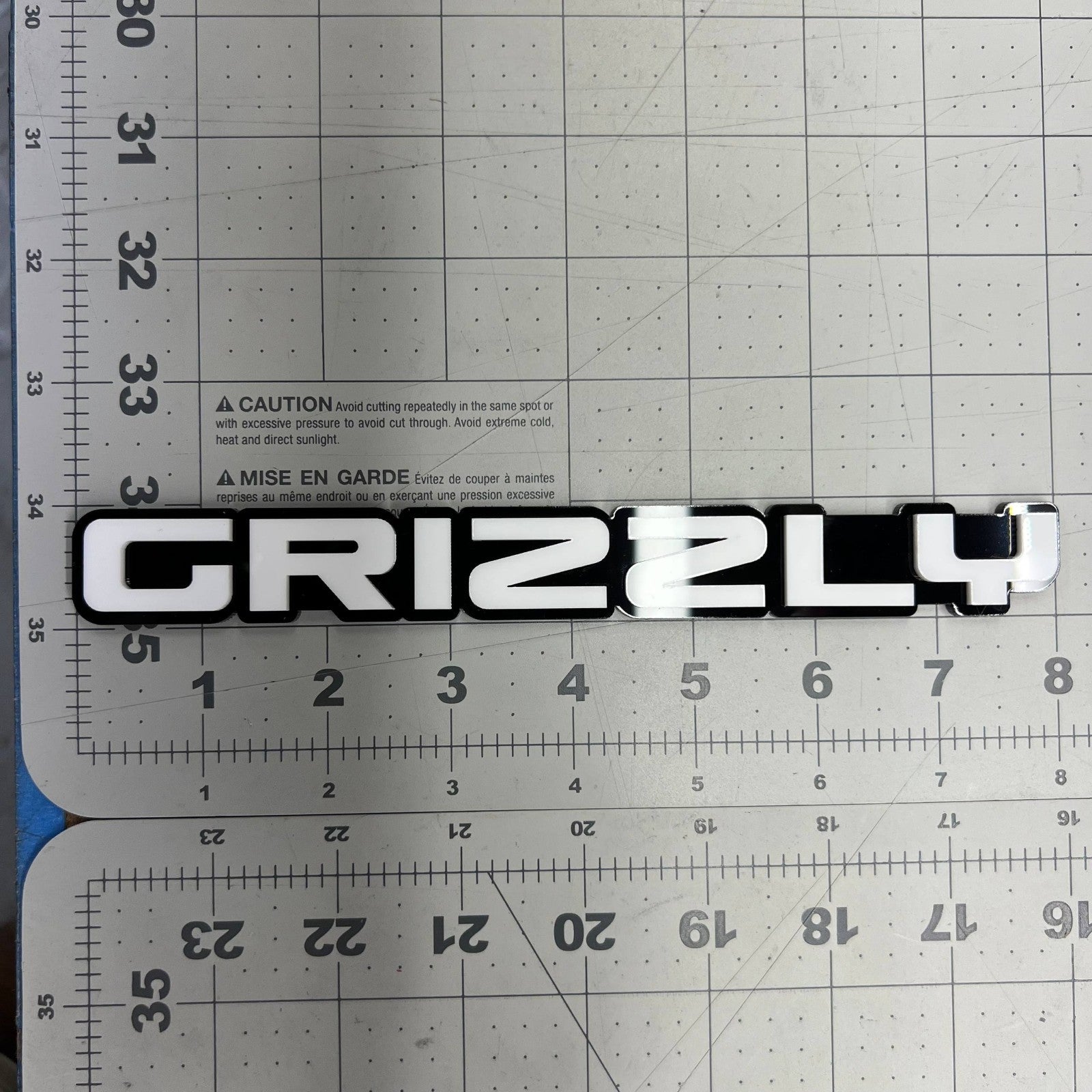 1pc GRIZZLY Multicolor 3D Acrylic Emblem – Aggressive Car & Truck Exterior Badge