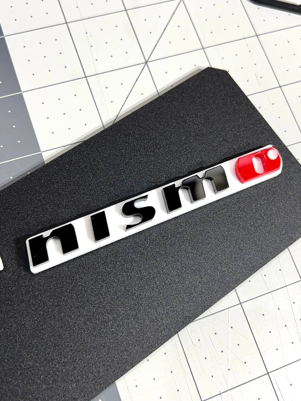 2pcs NISMO Emblem Car Side Fender Grill Trunk Badge Sticker Decal