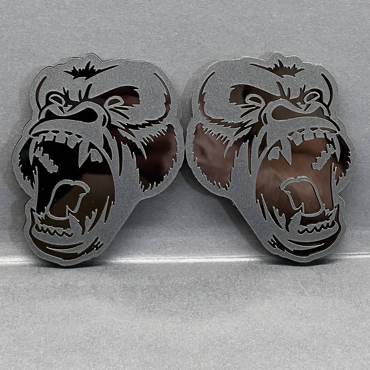 2PCS Gorilla Emblems – Durable Angry 3D Acrylic Fender Badges for Vehicles