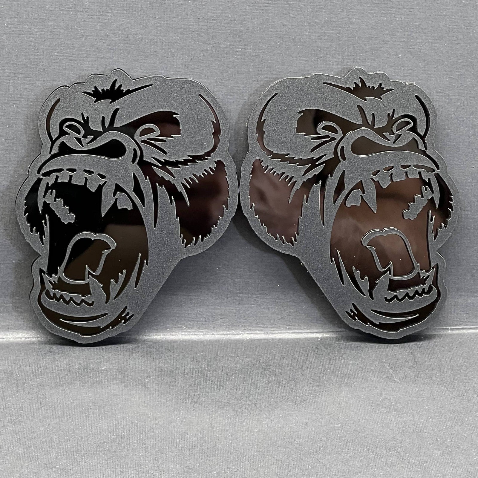 2PCS Gorilla Emblems – Durable Angry 3D Acrylic Fender Badges for Vehicles