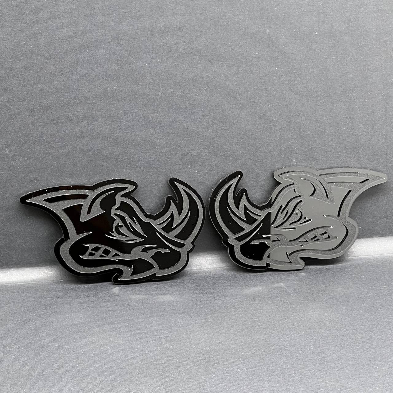 2pcs Rhino Badges Emblem Black Mate Black BADGES Fender Angry Agressive Raging