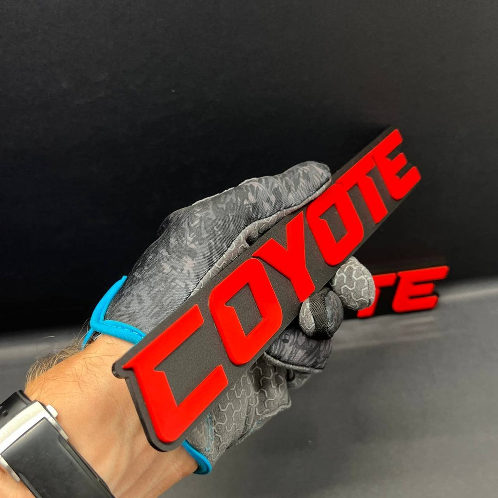 1pcs COYOTE Emblem Badges Red Black Mate Fender Angry Aggressive Fender Emblem