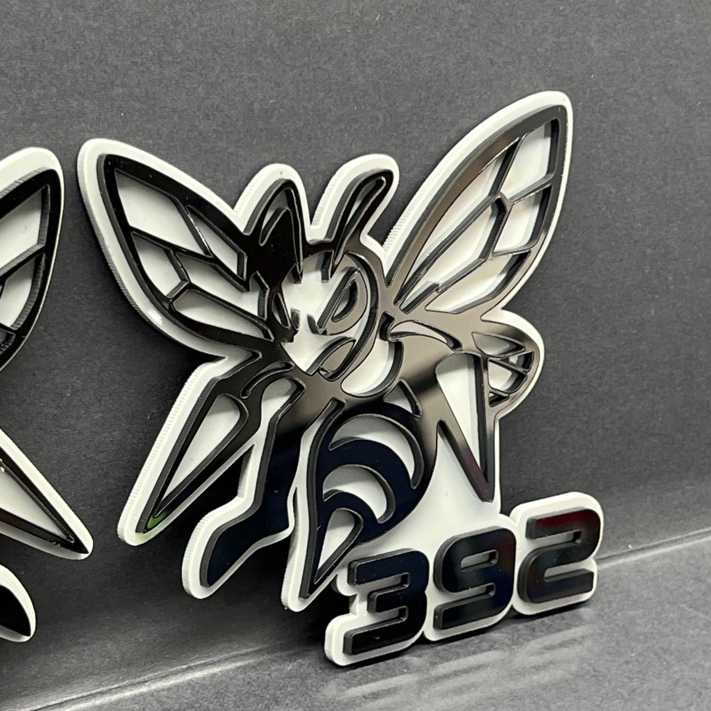 2PCS 392 Hornet Badges – Aggressive Bee 3D Acrylic Car & Truck Fender Emblems