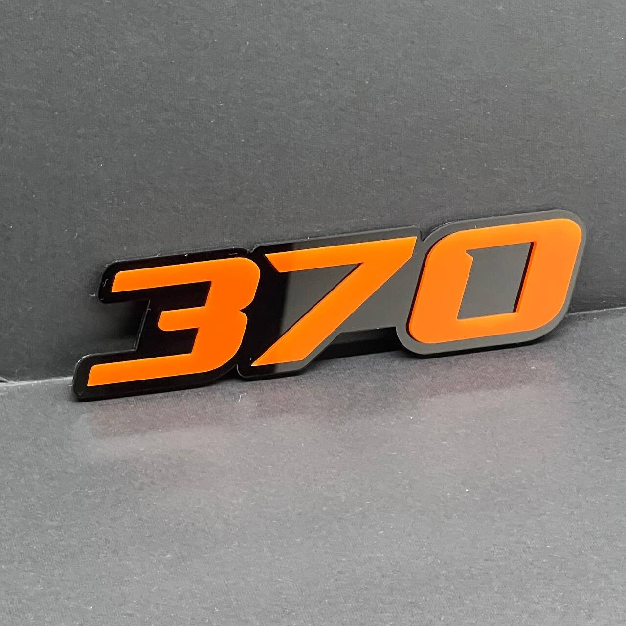 2x Orange Black 370 Hemi Emblems 370 Side Fender Badge 3D for 370 Emblem
