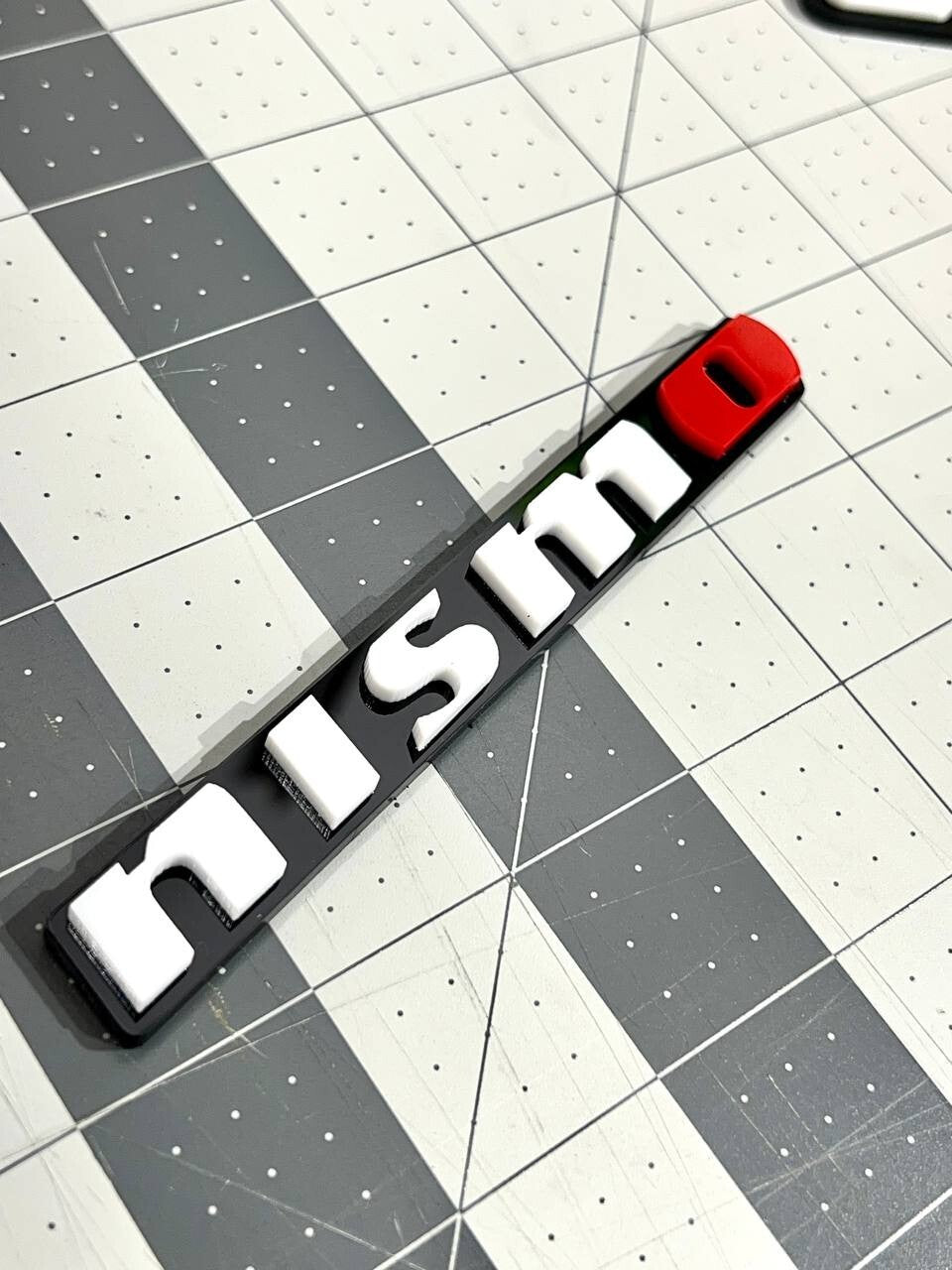 2pcs NISMO Emblem Car Side Fender Grill Trunk Badge Sticker Decal