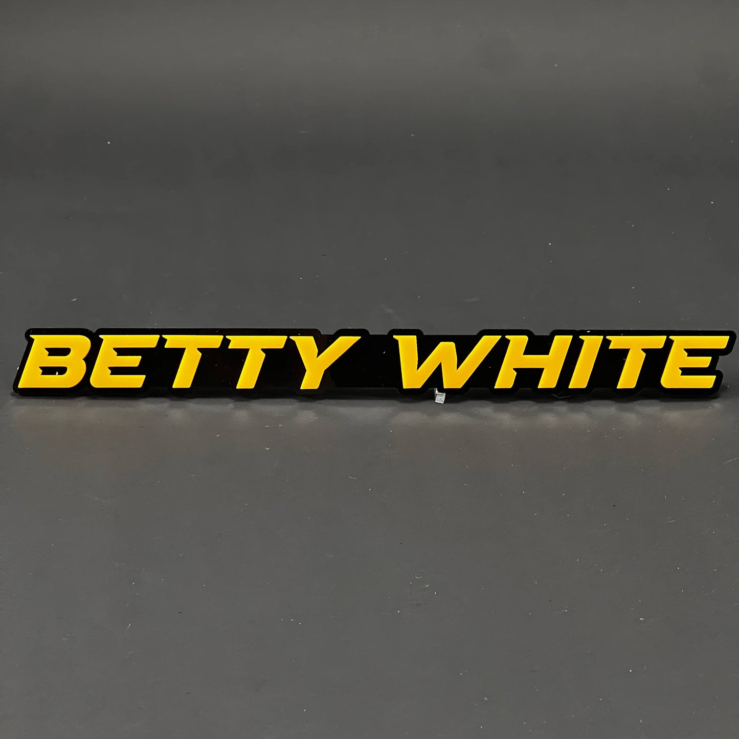 1PC Betty White 3D Acrylic Badge - Car Truck Emblem Fender Sticker