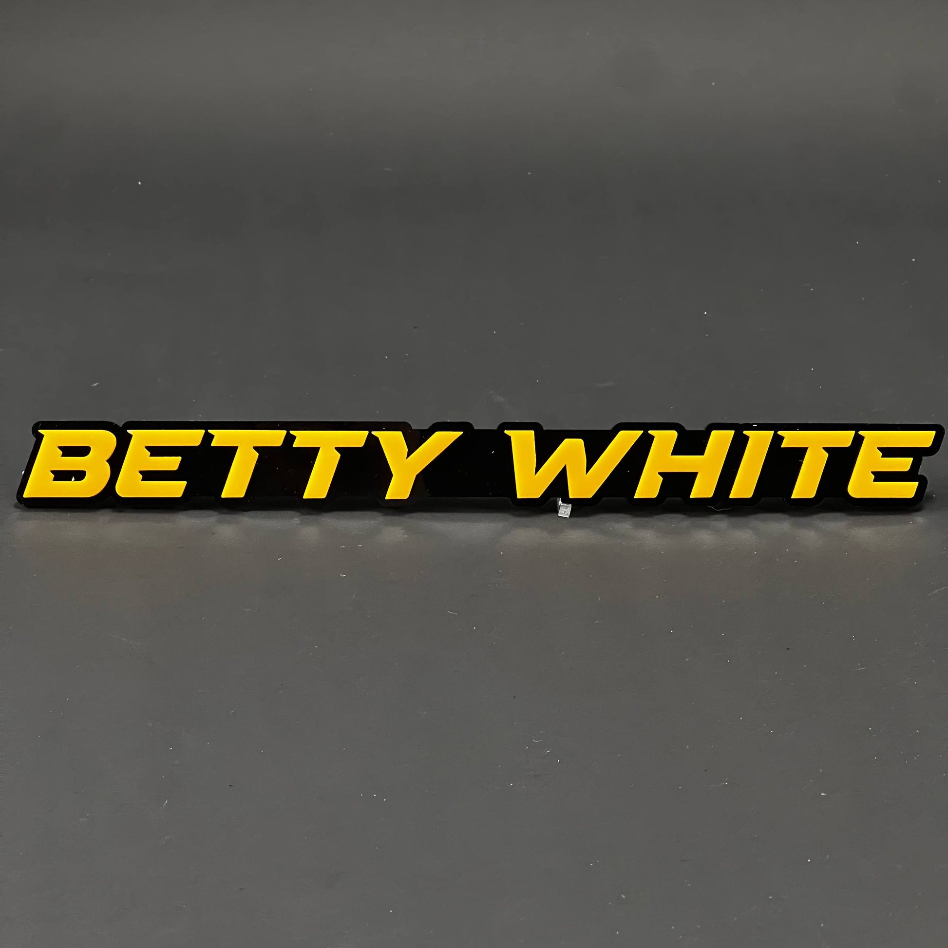 1PC Betty White 3D Acrylic Badge - Car Truck Emblem Fender Sticker