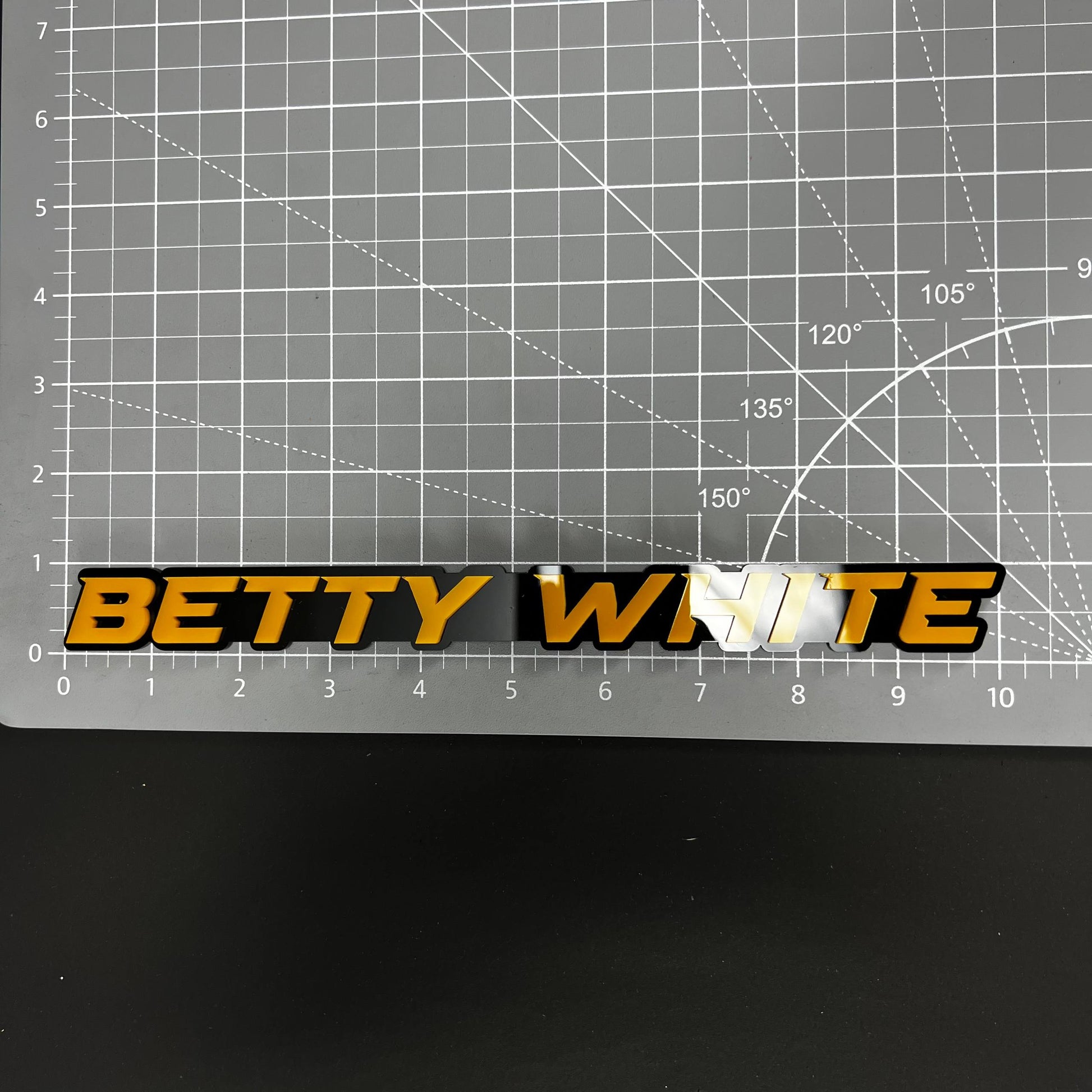 1PC Betty White 3D Acrylic Badge - Car Truck Emblem Fender Sticker