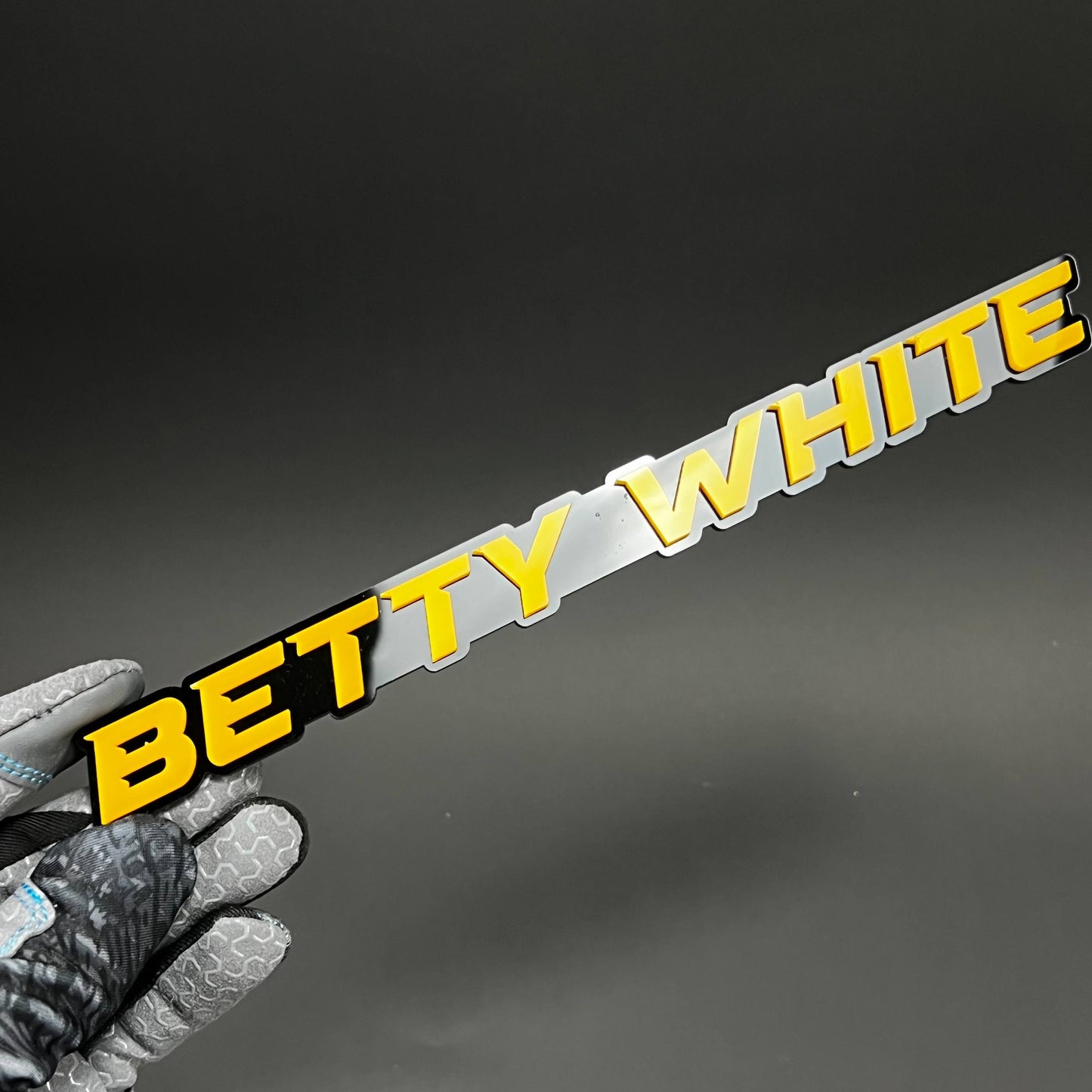1PC Betty White 3D Acrylic Badge - Car Truck Emblem Fender Sticker